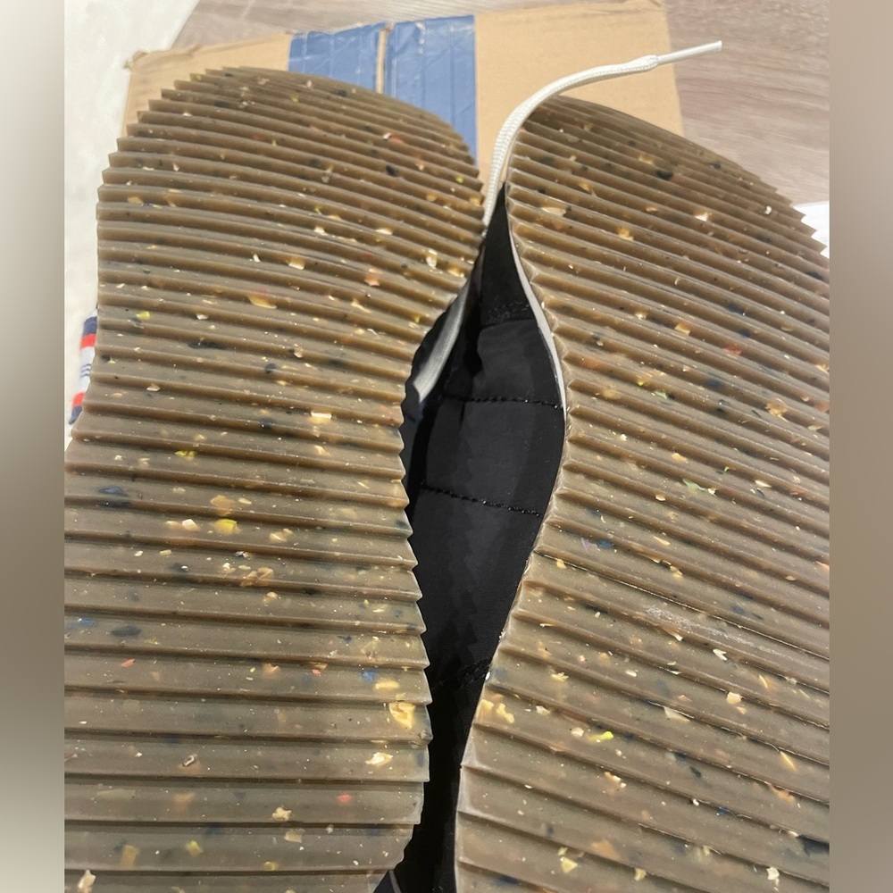 SeeVees Royal Runner Women's Black Sneakers Size 10 - Picture 6 of 6